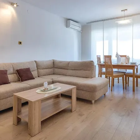 Beautiful In With Kitchen Apartment