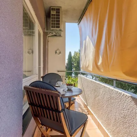 Front In Apartamento