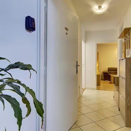 Apartman Front In Fazana